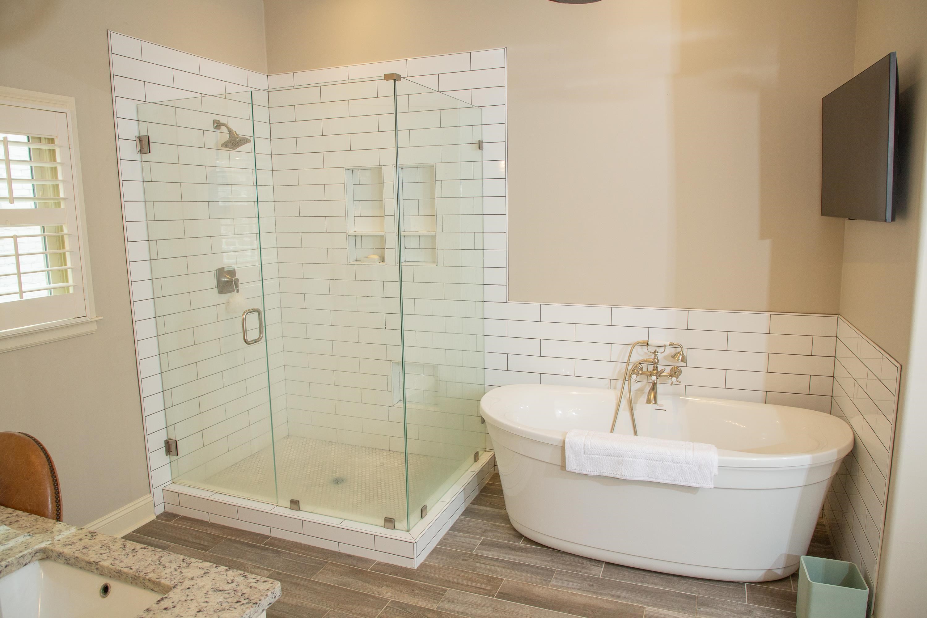 10060 Avent Ridge Cove Collierville, TN 38017 - Photo 36 of 40 a bathroom with sink shower and bathtub