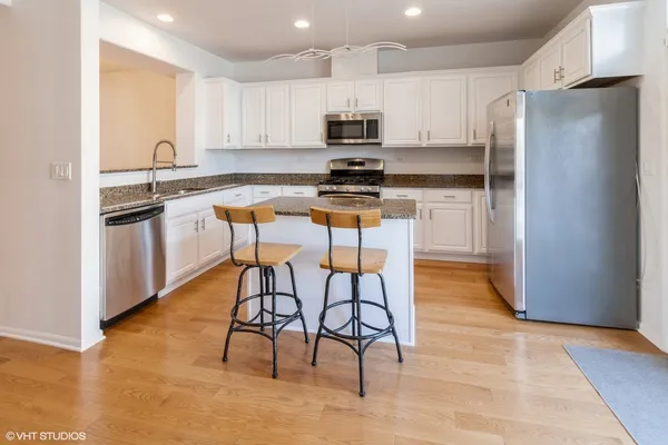 $3,500 | 2224 South Crambourne Way, Arlington Heights, IL 60005