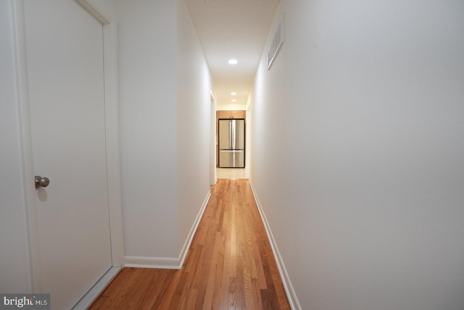 90 Parvin Mill Road Bridgeton, NJ 08302 - Photo 29 of 55 Hallway View