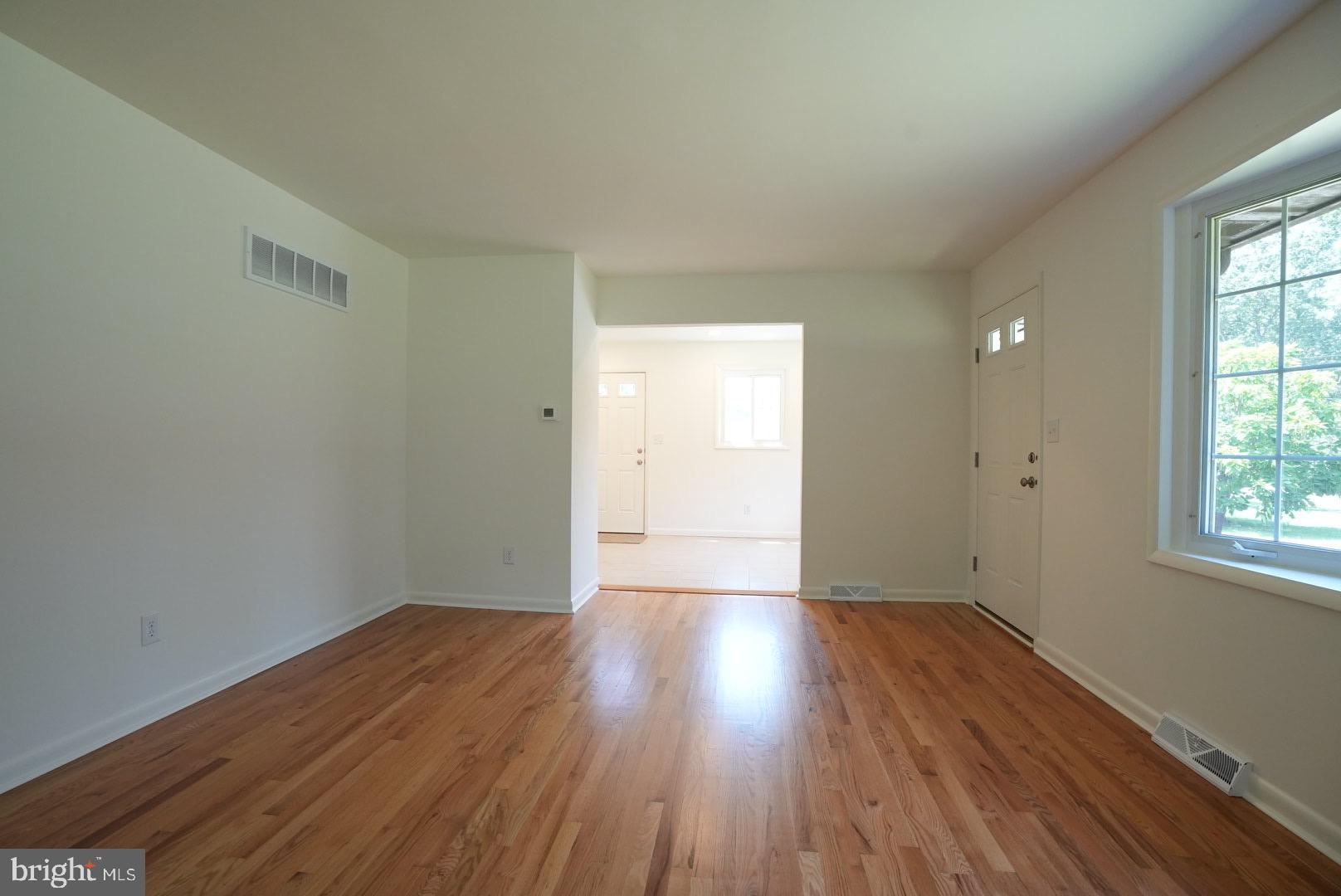 90 Parvin Mill Road Bridgeton, NJ 08302 - Photo 8 of 55 Living room