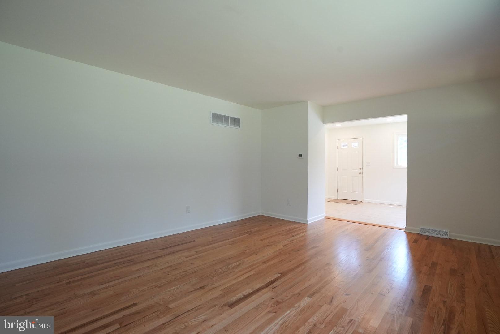 90 Parvin Mill Road Bridgeton, NJ 08302 - Photo 9 of 55 Living room