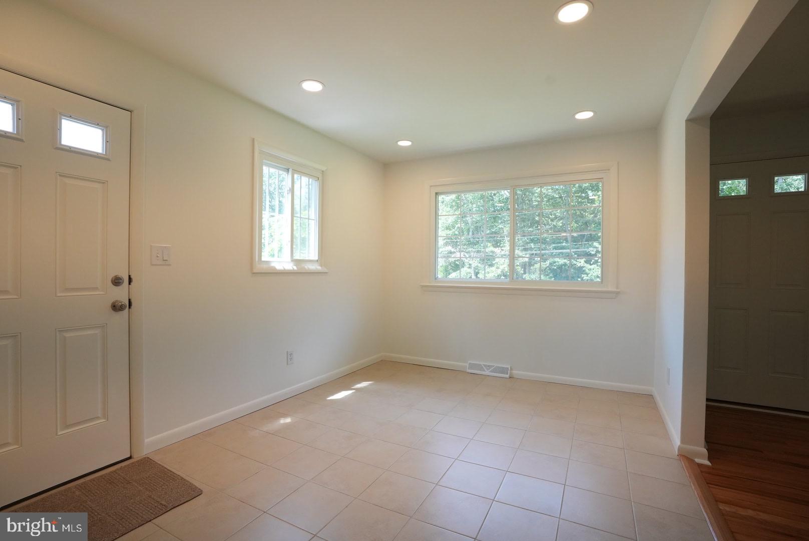 90 Parvin Mill Road Bridgeton, NJ 08302 - Photo 10 of 55 Dining space