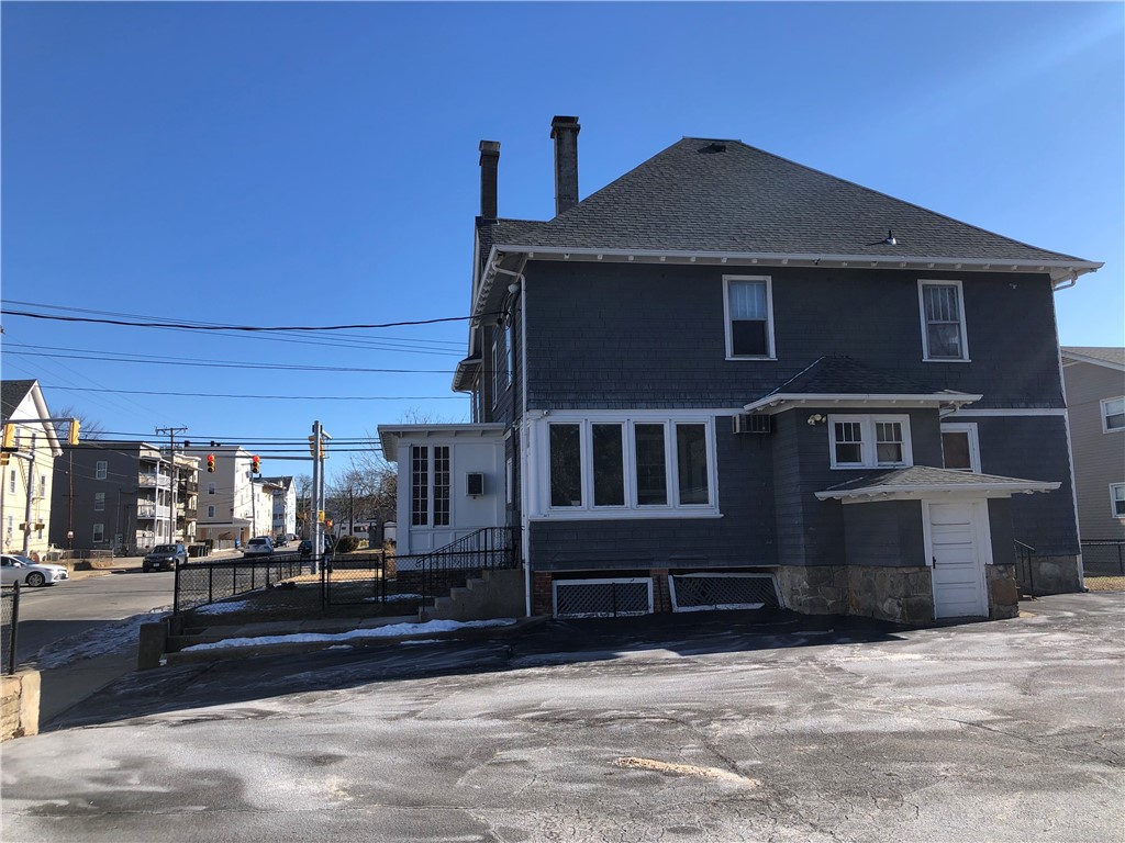 366 Rathbun Street Woonsocket, RI 02895 - Photo 4 of 48