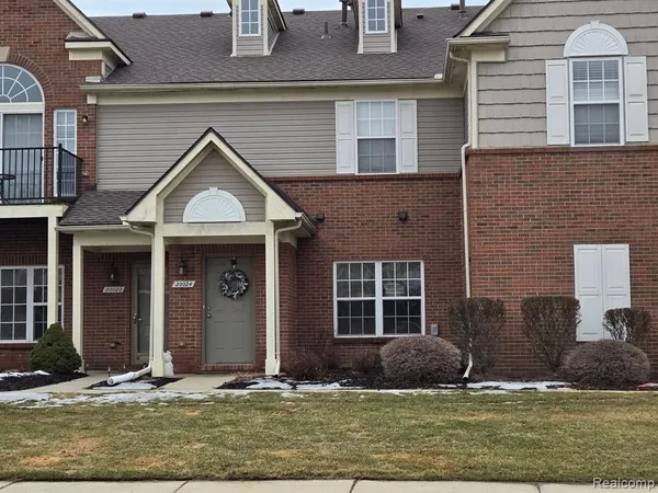$159,900 | 20024 Hidden Oaks Drive, Trenton, MI 48183