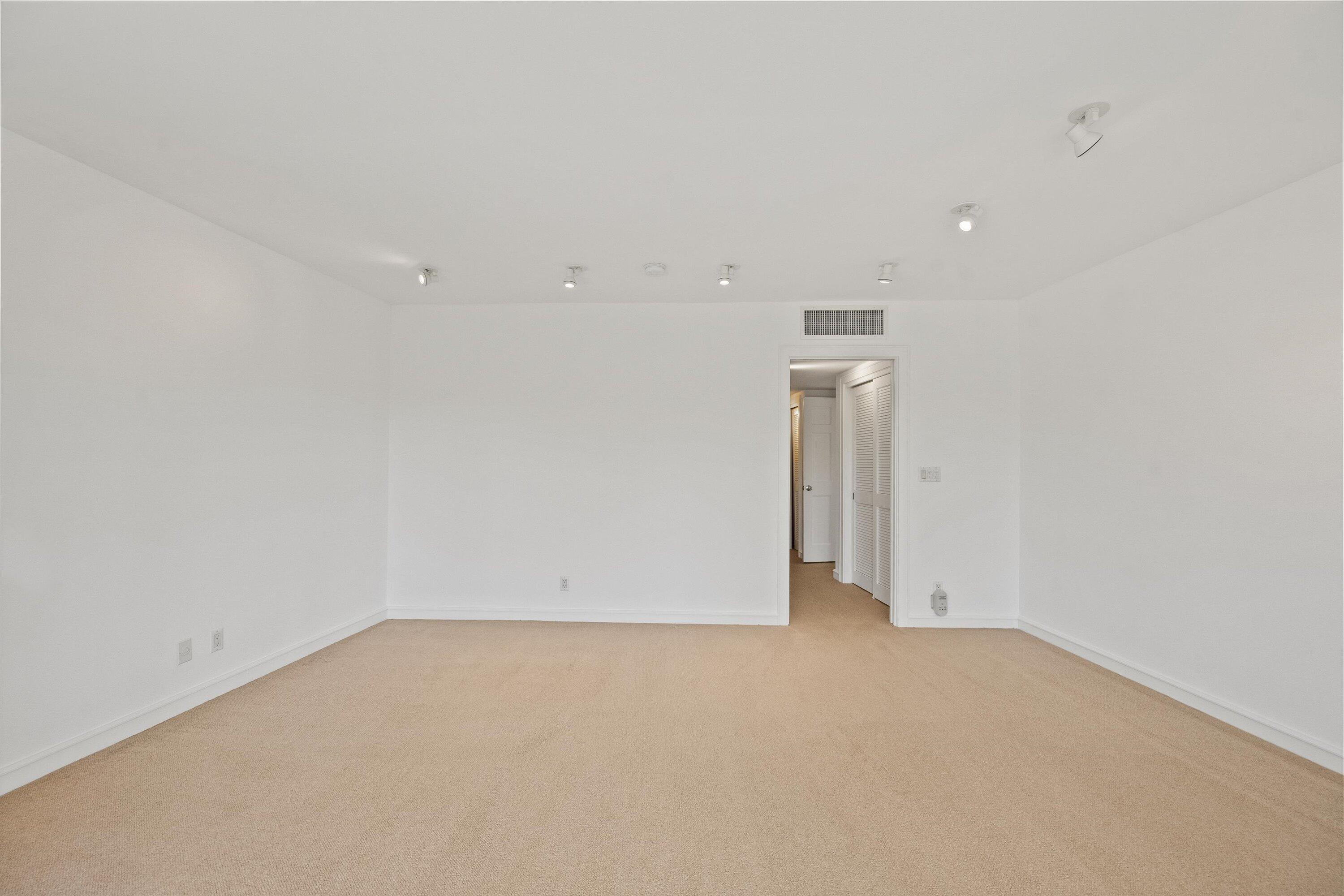 369 South Lake Drive, Unit 2E Palm Beach, FL 33480 - Photo 11 of 19 Primary Suite