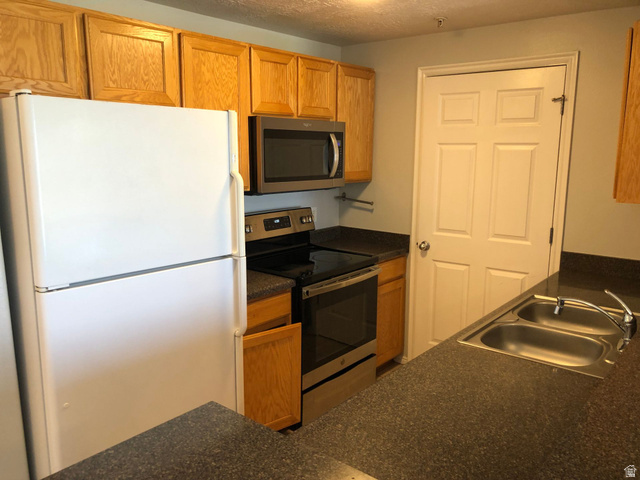 165 Albion Village Way, Unit 403 Sandy, UT 84070 - Photo 4 of 8