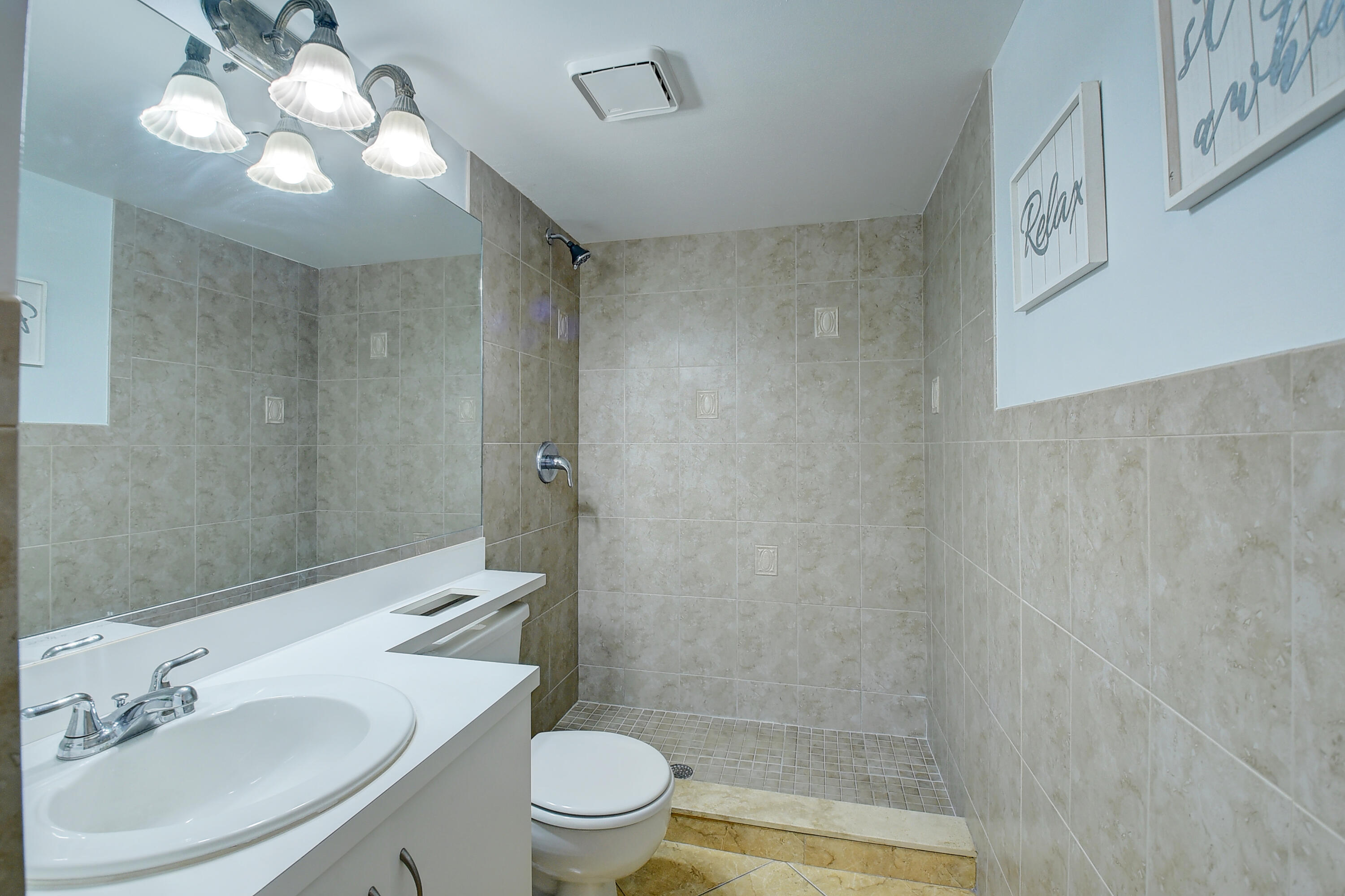 604 Waterside Drive, Unit 604 Hypoluxo, FL 33462 - Photo 14 of 21 Primary Bedroom