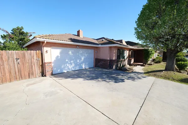$409,999 | 7684 North 6th Street, Fresno, CA 93720