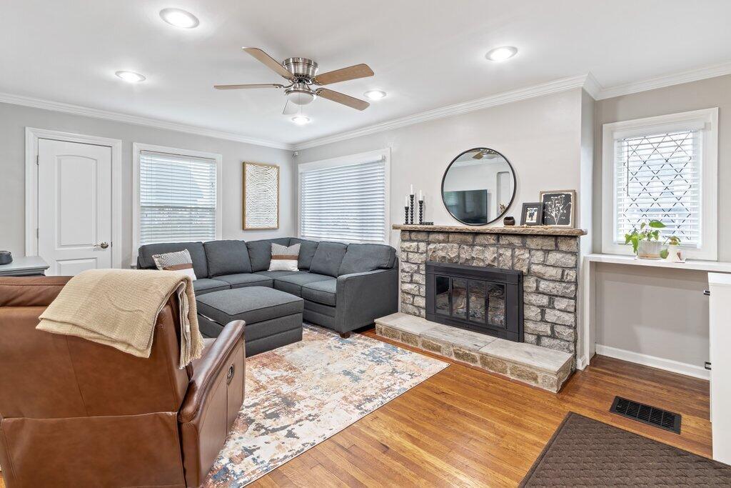 307 Demorest Road Columbus, OH 43204 - Photo 6 of 28 307 Demorest Road-6.jpg-SMALL