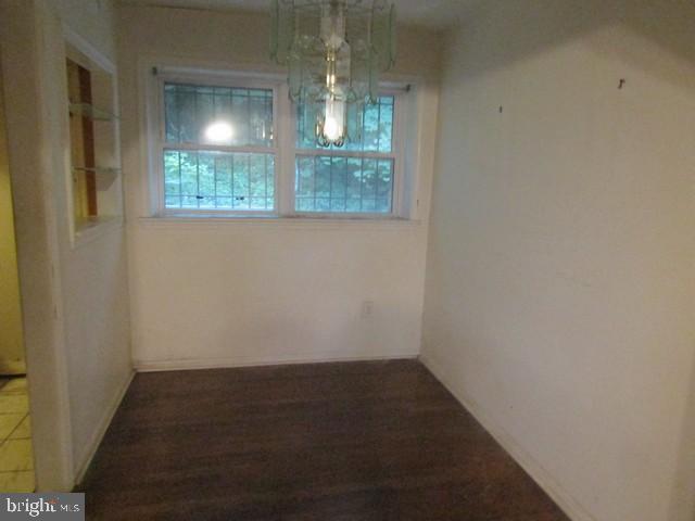 5045 Sheriff Road Northeast Washington, DC 20019 - Photo 5 of 8 Dining area