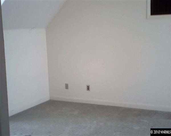 9265 Tomahawk Way Reno, NV 89506 - Photo 5 of 8 Photo 5