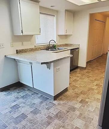 671 Andrea Way Eagle Point, OR 97524 - Photo 5 of 21 Kitchen