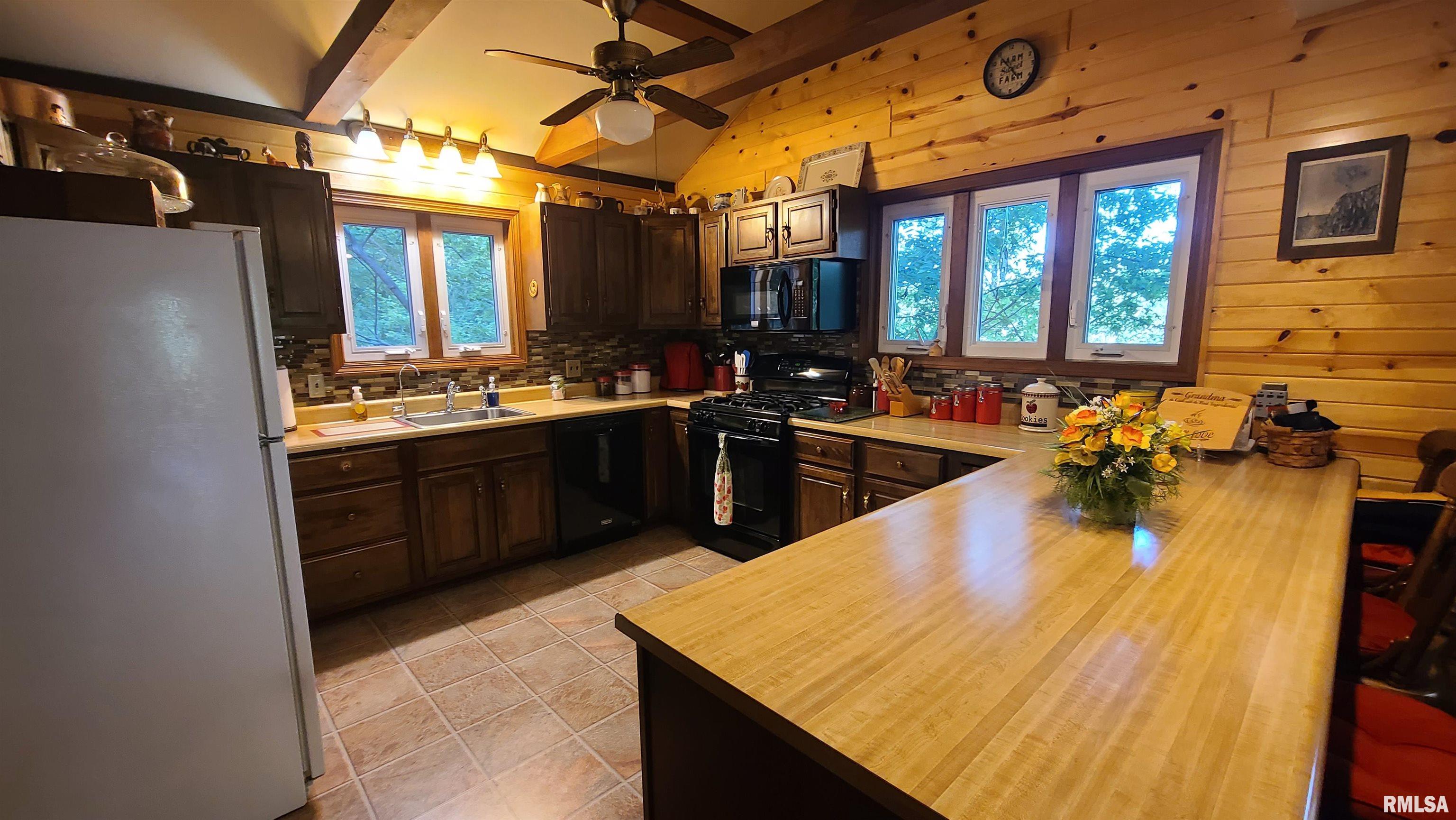 98 Bynum Road Stonefort, IL 62987 - Photo 17 of 47