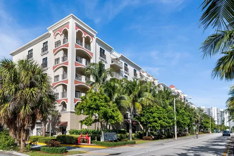 $999,000 | 2401 North Ocean Boulevard, Unit 702, Fort Lauderdale, FL 33305