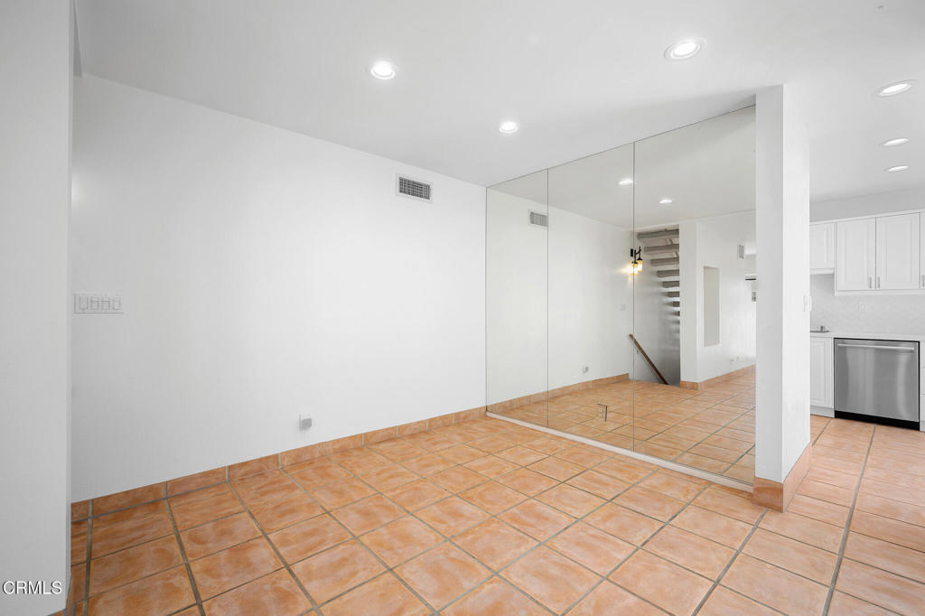 400 Monterey Road, Unit 16 Glendale, CA 91206 - Photo 12 of 42 snaplistla_09