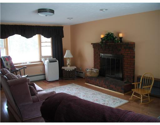 40 New Road Hollis Center, ME 04042 - Photo 7 of 11 Den/Family/Great Room.