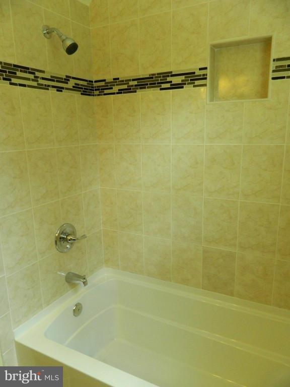 4018 Bradys Hill Road Triangle, VA 22172 - Photo 13 of 28 Bath