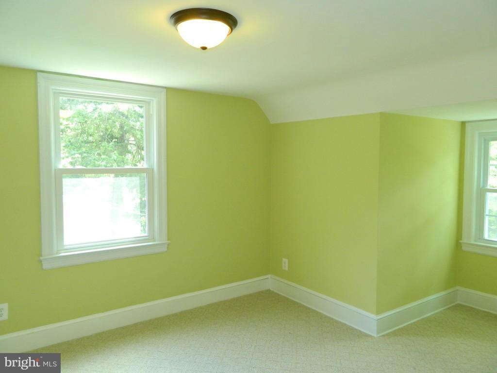 4018 Bradys Hill Road Triangle, VA 22172 - Photo 21 of 28 Bedroom