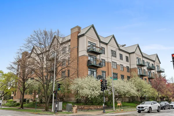 $495,000 | 140 North Euclid Avenue, Unit 304, Oak Park, IL 60302
