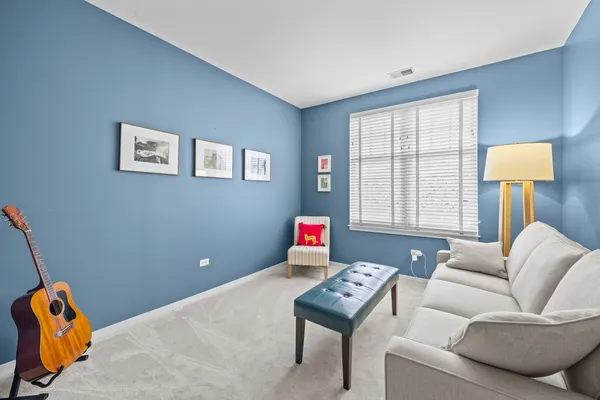 $495,000 | 140 North Euclid Avenue, Unit 304, Oak Park, IL 60302