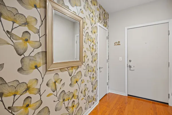 $495,000 | 140 North Euclid Avenue, Unit 304, Oak Park, IL 60302