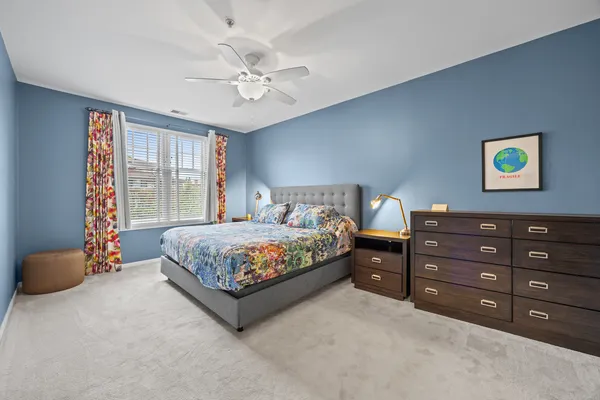 $495,000 | 140 North Euclid Avenue, Unit 304, Oak Park, IL 60302