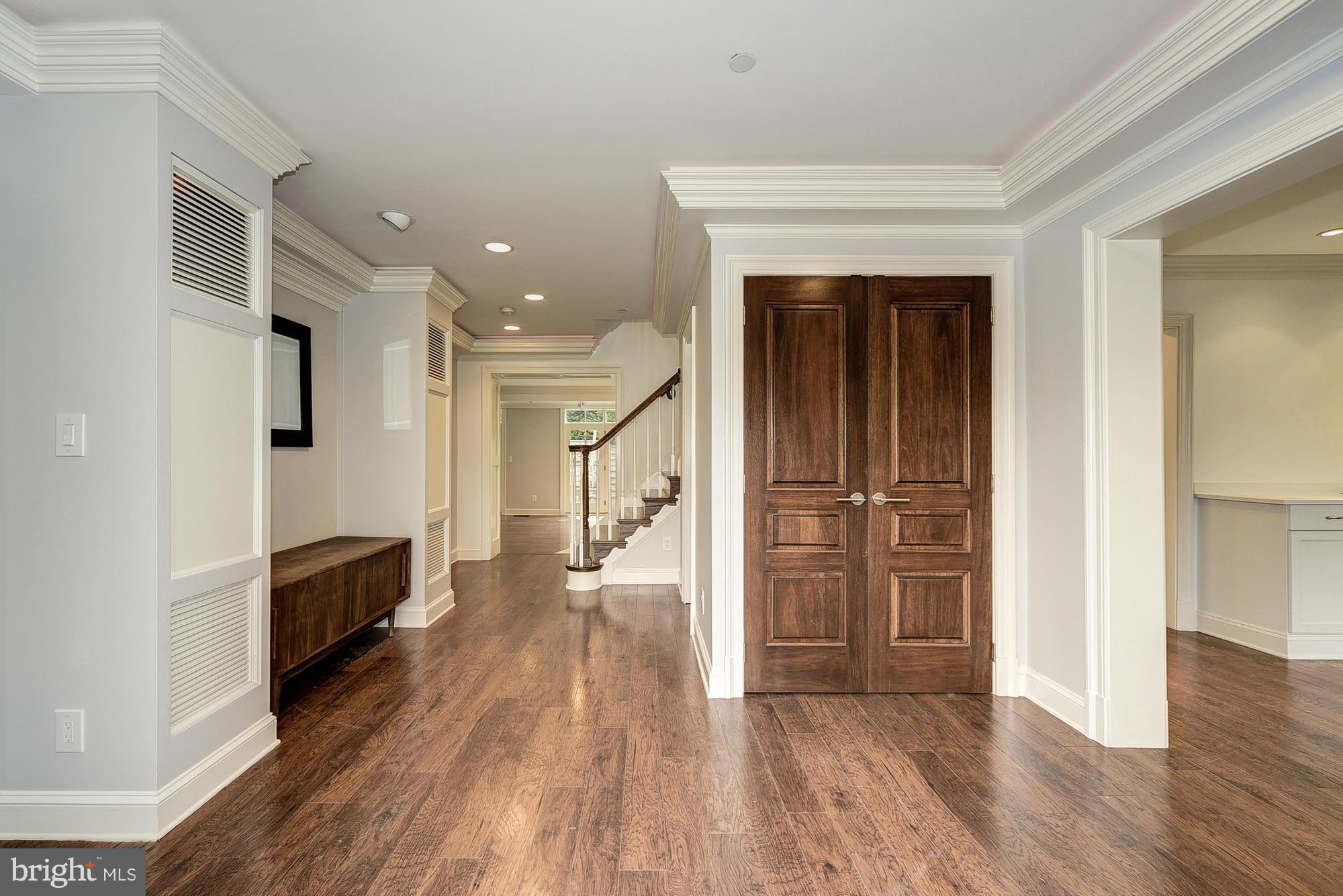 8805 Ridge Road Bethesda, MD 20817 - Photo 2 of 23 Foyer