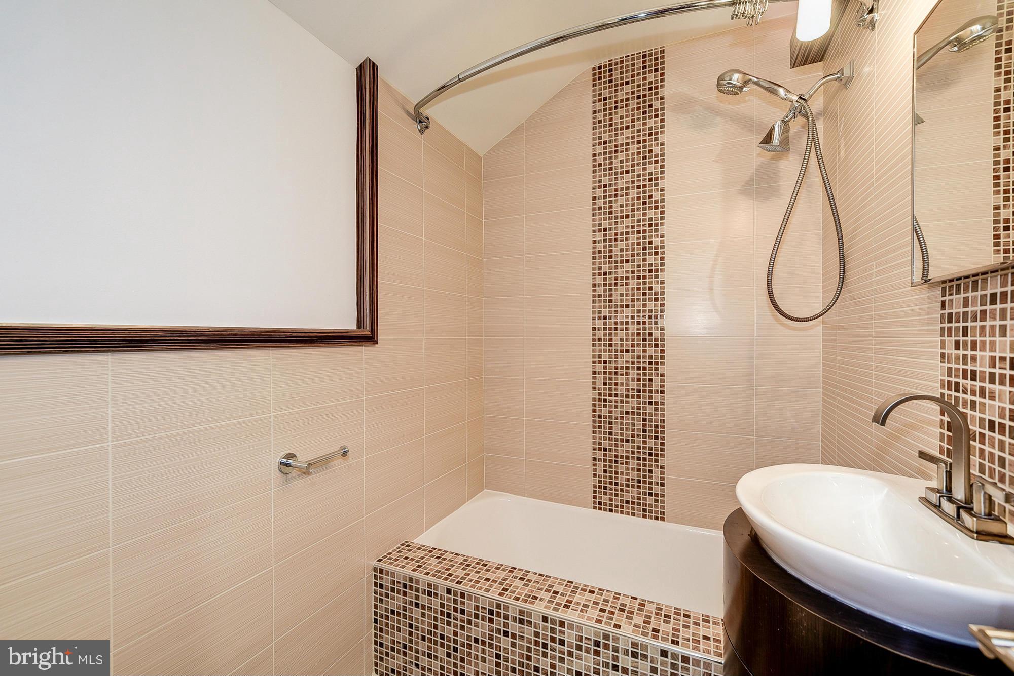 8805 Ridge Road Bethesda, MD 20817 - Photo 18 of 23 Bath