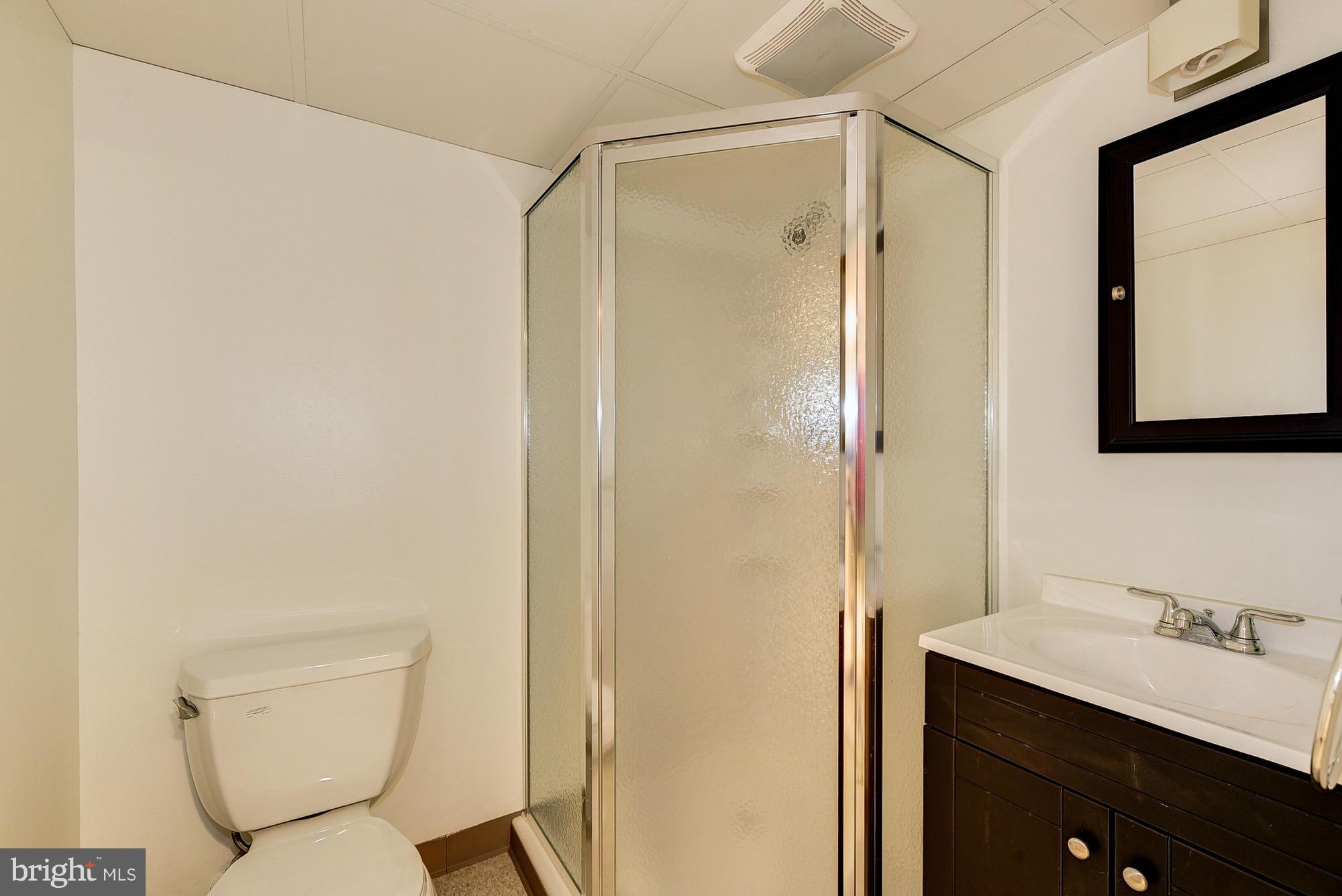 8805 Ridge Road Bethesda, MD 20817 - Photo 20 of 23 Bath