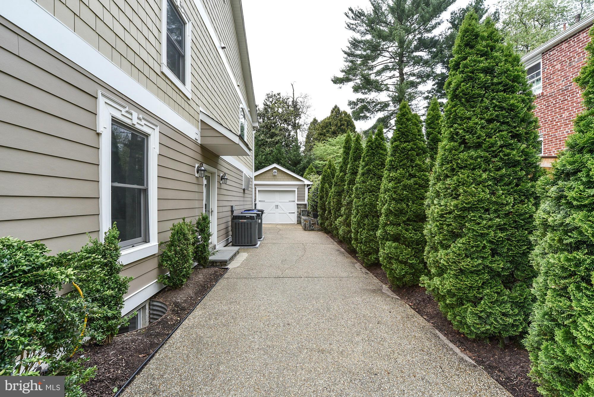 8805 Ridge Road Bethesda, MD 20817 - Photo 23 of 23 Driveway/detached garage
