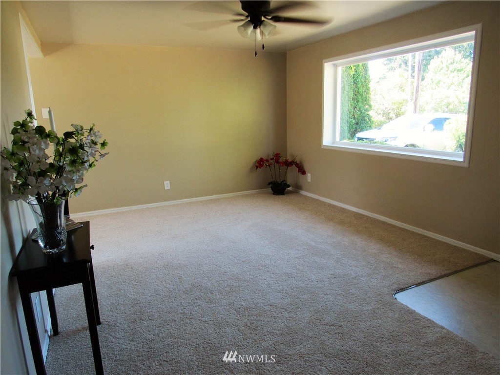 3801 Northeast 6th Place Renton, WA 98056 - Photo 3 of 10