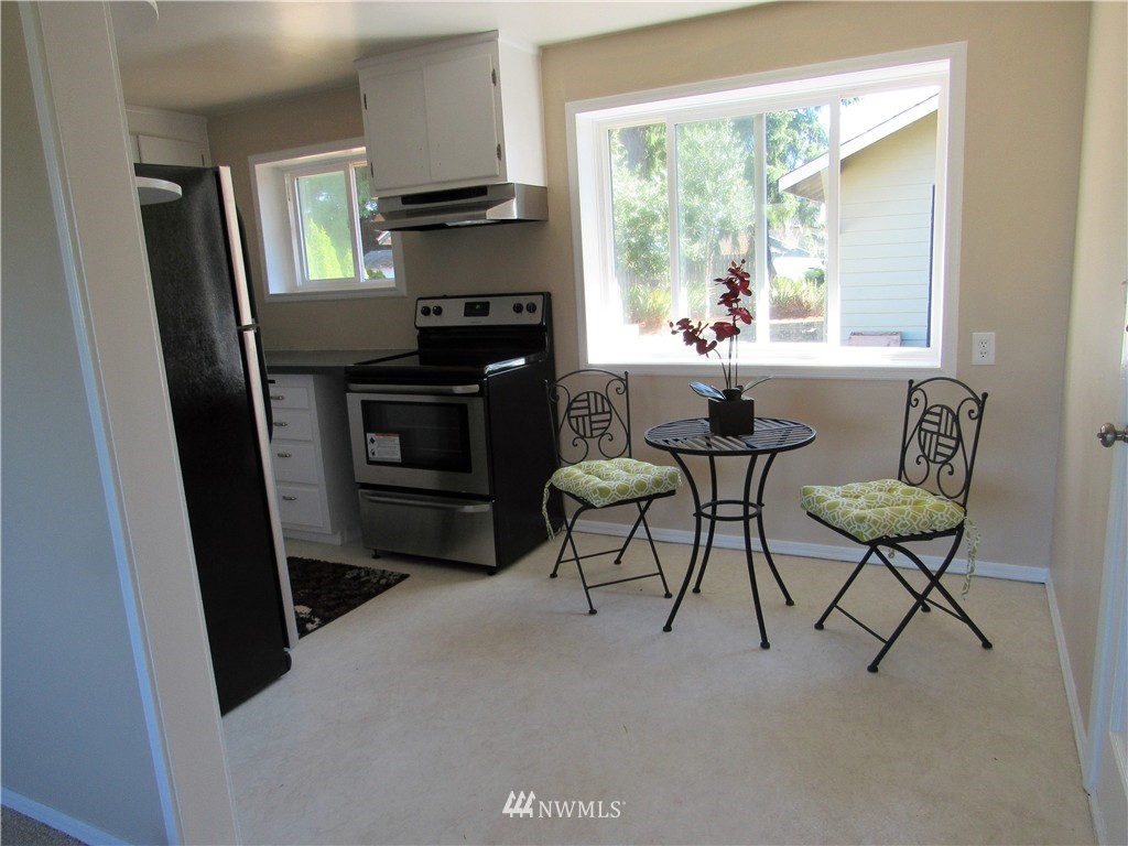 3801 Northeast 6th Place Renton, WA 98056 - Photo 5 of 10