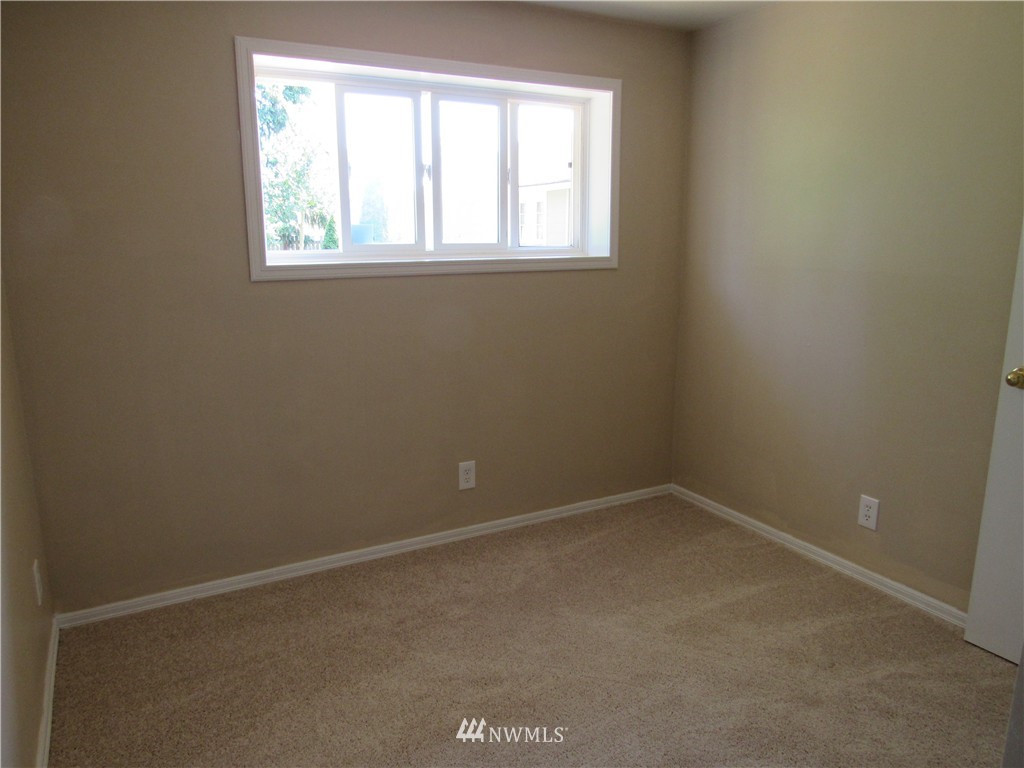 3801 Northeast 6th Place Renton, WA 98056 - Photo 6 of 10