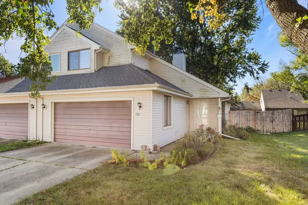 $179,900 | 726 Higgins Road, Champaign, IL 61822