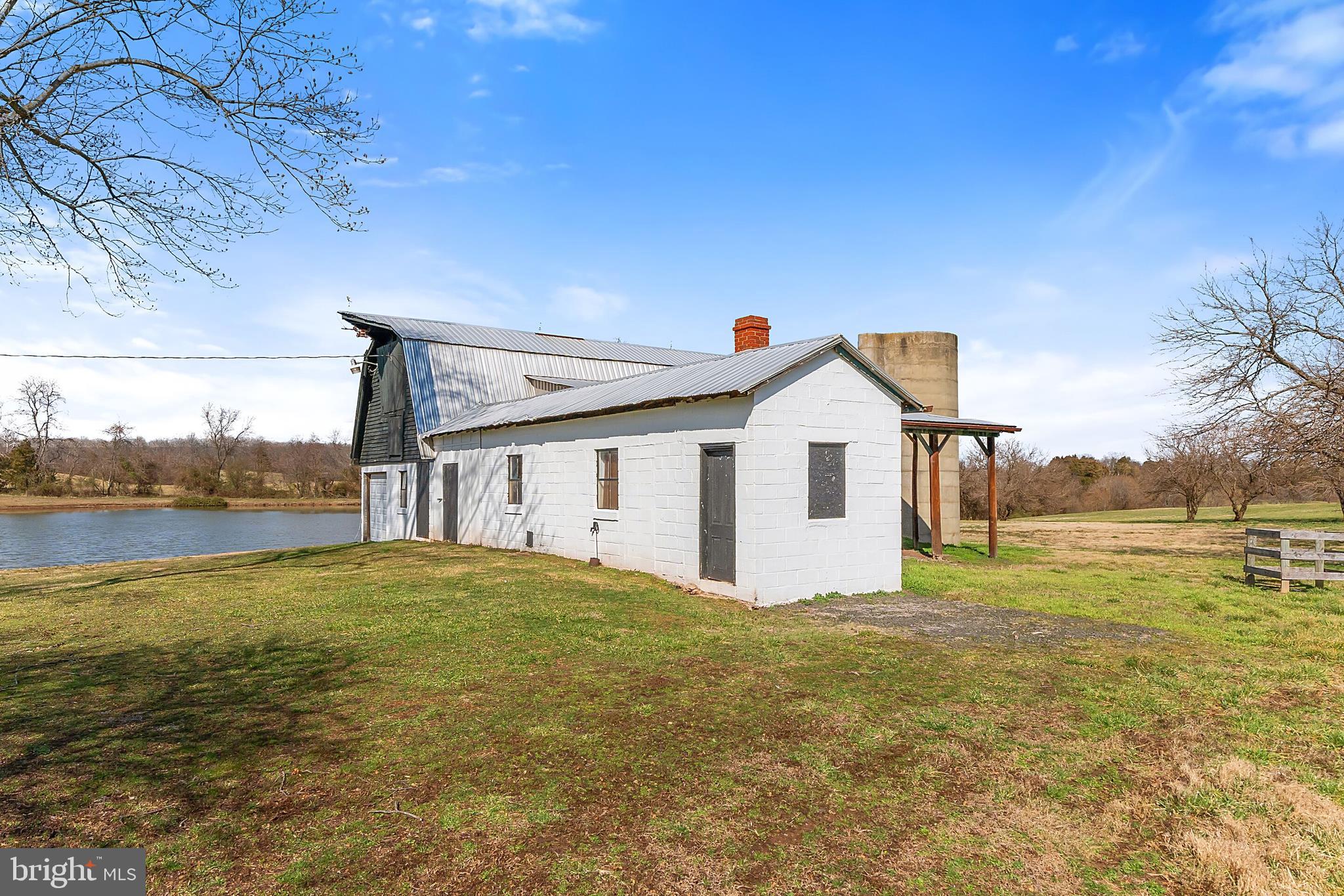 9861 Meetze Road Midland, VA 22728 - Photo 13 of 50 Barn complex -view 4