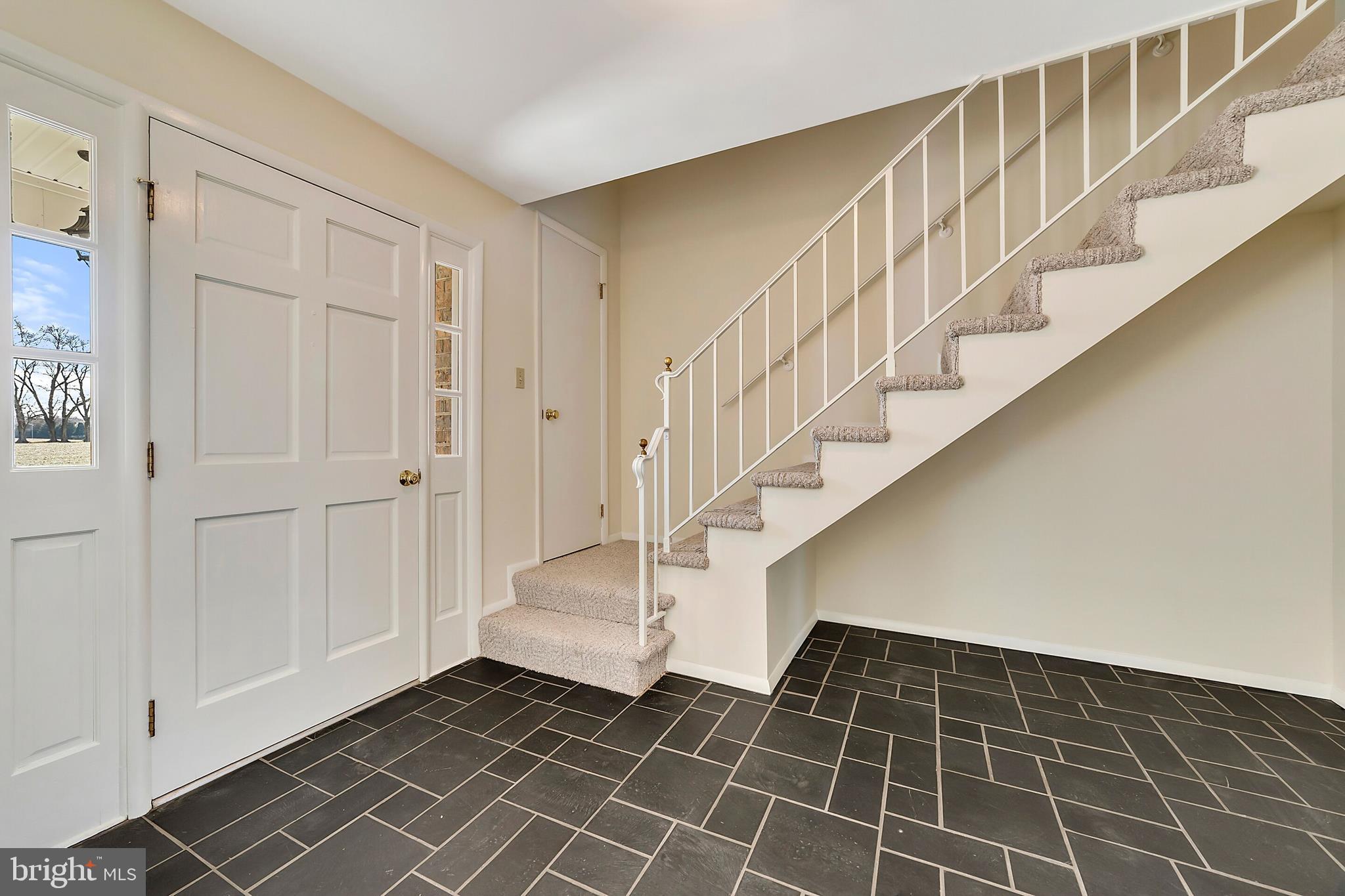 9861 Meetze Road Midland, VA 22728 - Photo 18 of 50 Front foyer entrance - view 2