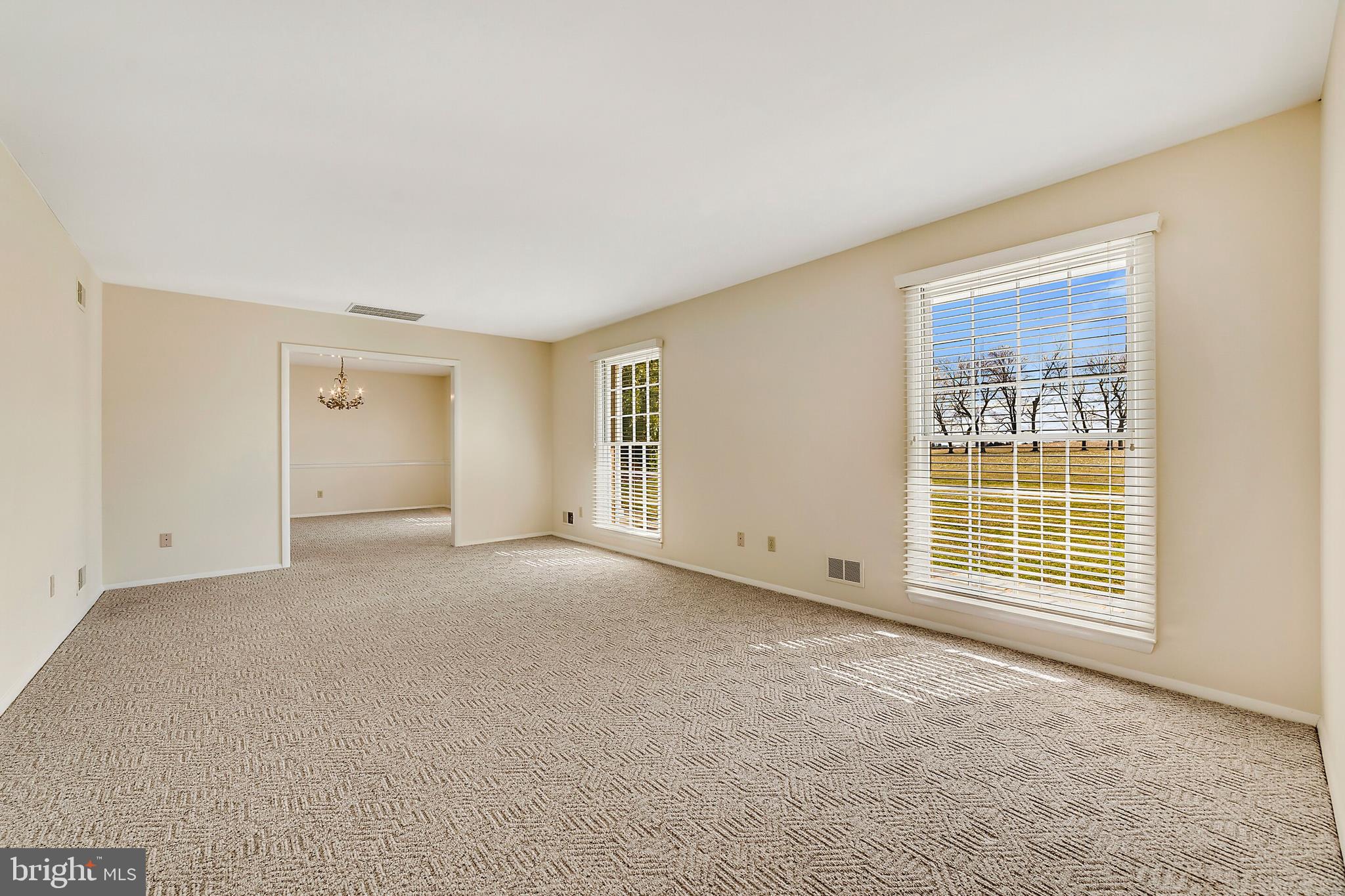 9861 Meetze Road Midland, VA 22728 - Photo 25 of 50 Living room