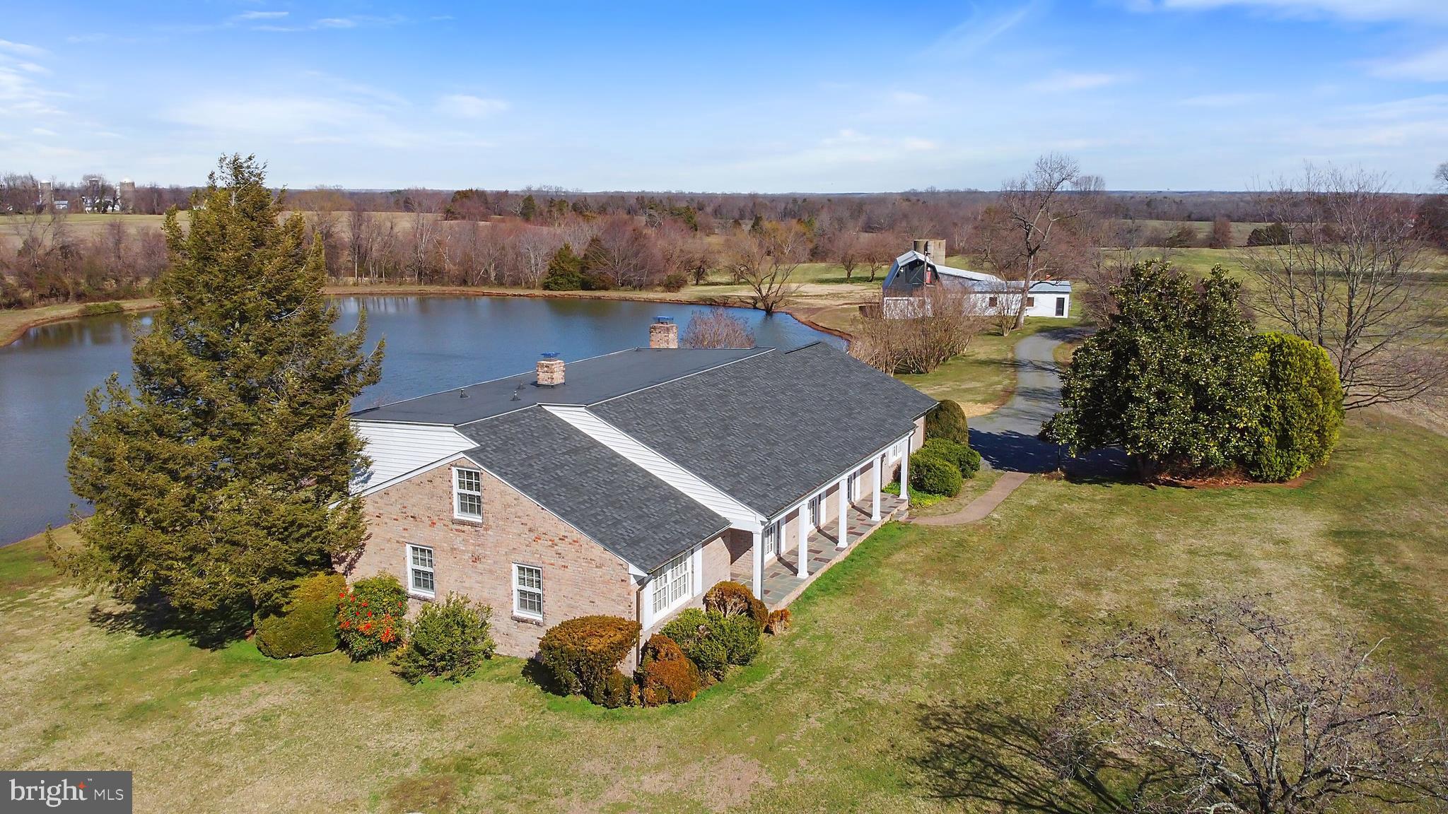 9861 Meetze Road Midland, VA 22728 - Photo 4 of 50 Brick rambler side view