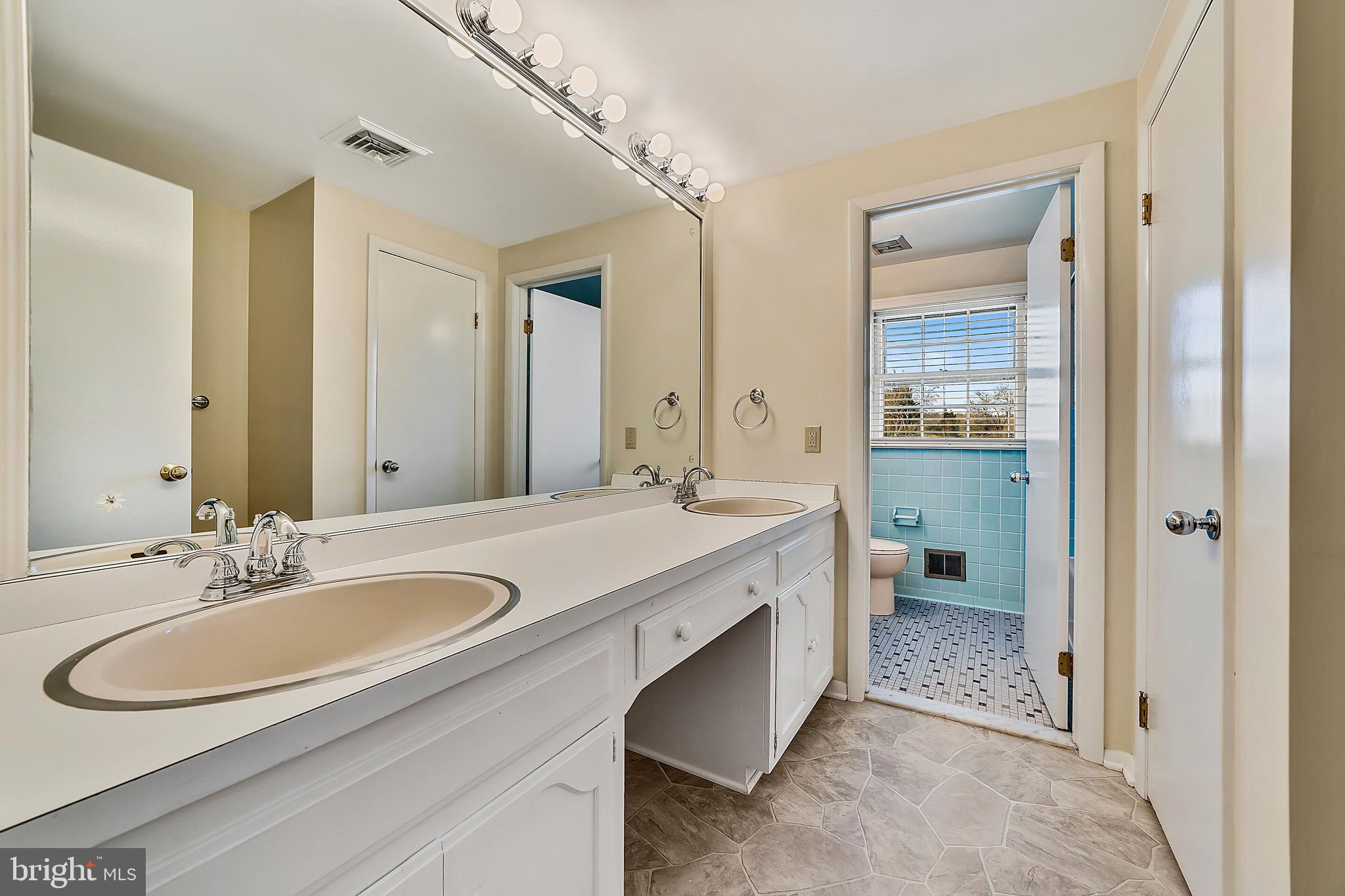 9861 Meetze Road Midland, VA 22728 - Photo 36 of 50 2nd floor bathroom