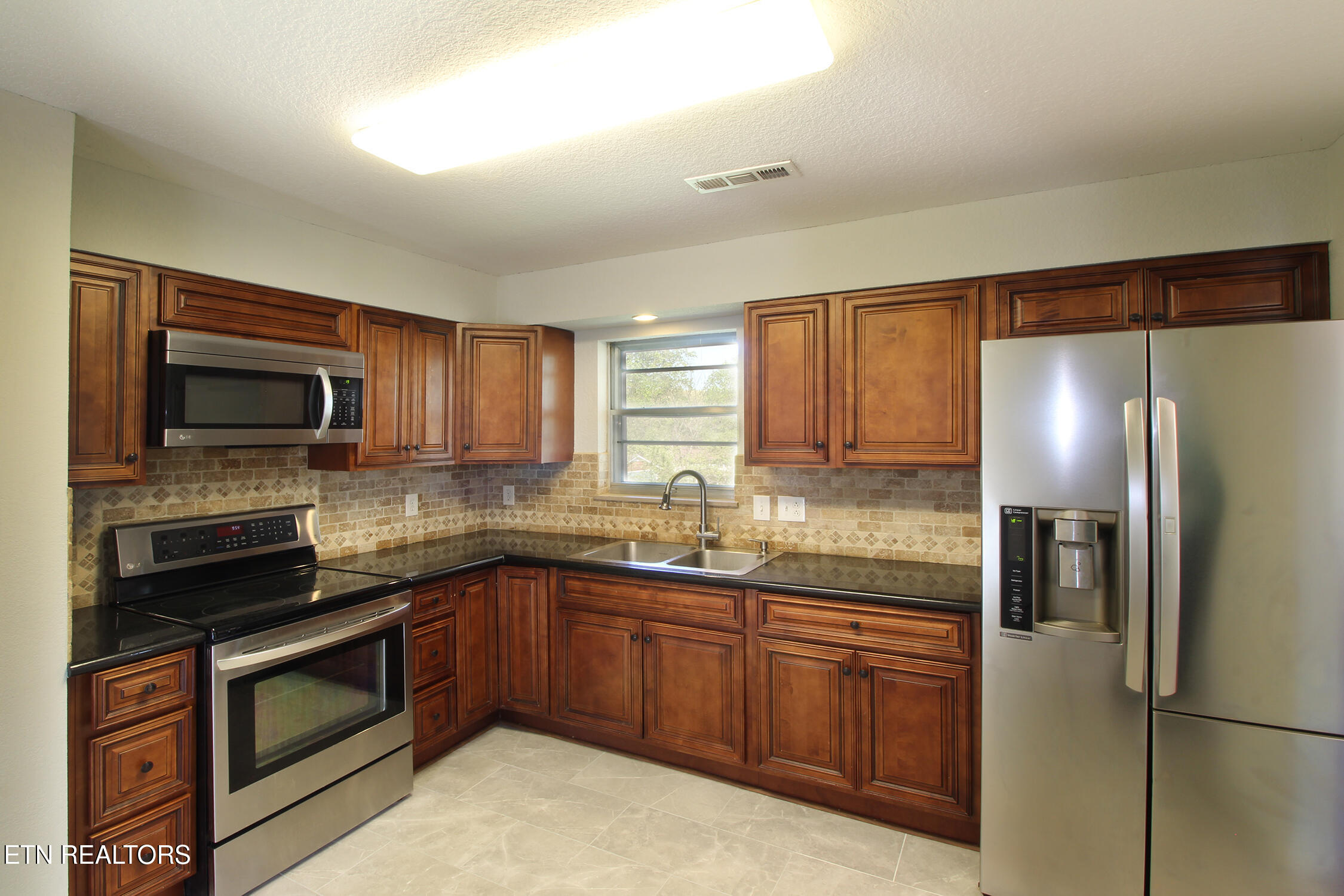 9040 Shallowford Road Knoxville, TN 37923 - Photo 13 of 37 IMG_2405