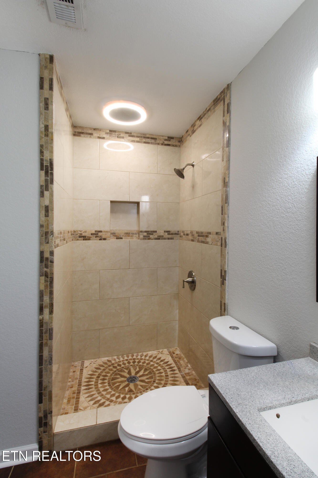 9040 Shallowford Road Knoxville, TN 37923 - Photo 15 of 37 IMG_2417