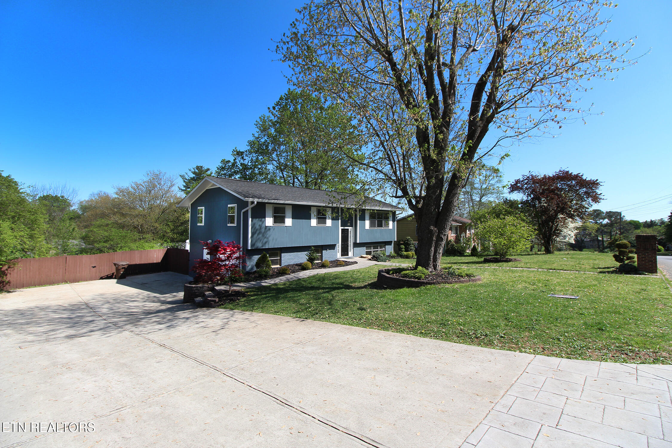 9040 Shallowford Road Knoxville, TN 37923 - Photo 2 of 37 IMG_2369