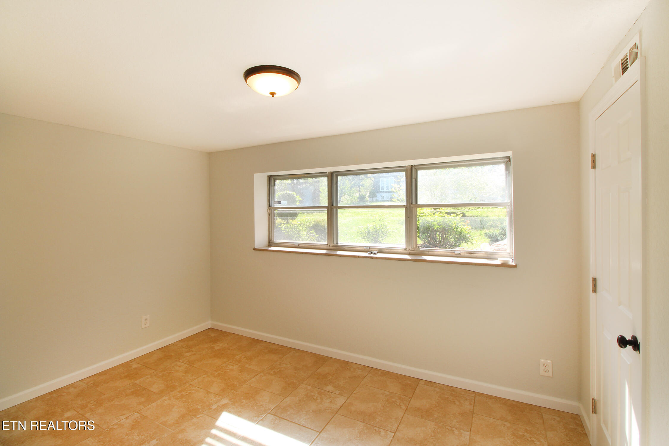 9040 Shallowford Road Knoxville, TN 37923 - Photo 26 of 37 IMG_2478