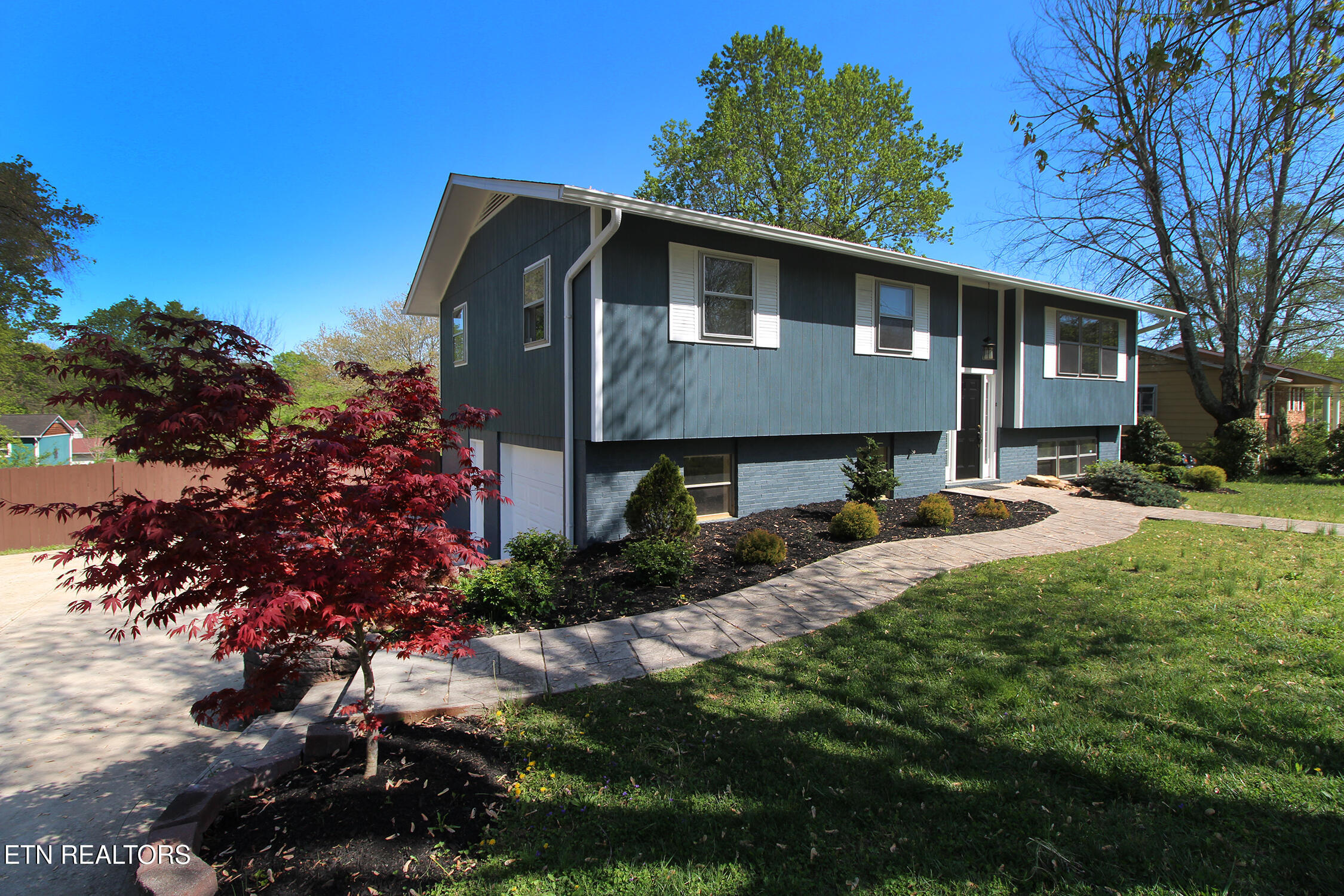 9040 Shallowford Road Knoxville, TN 37923 - Photo 4 of 37 IMG_2374