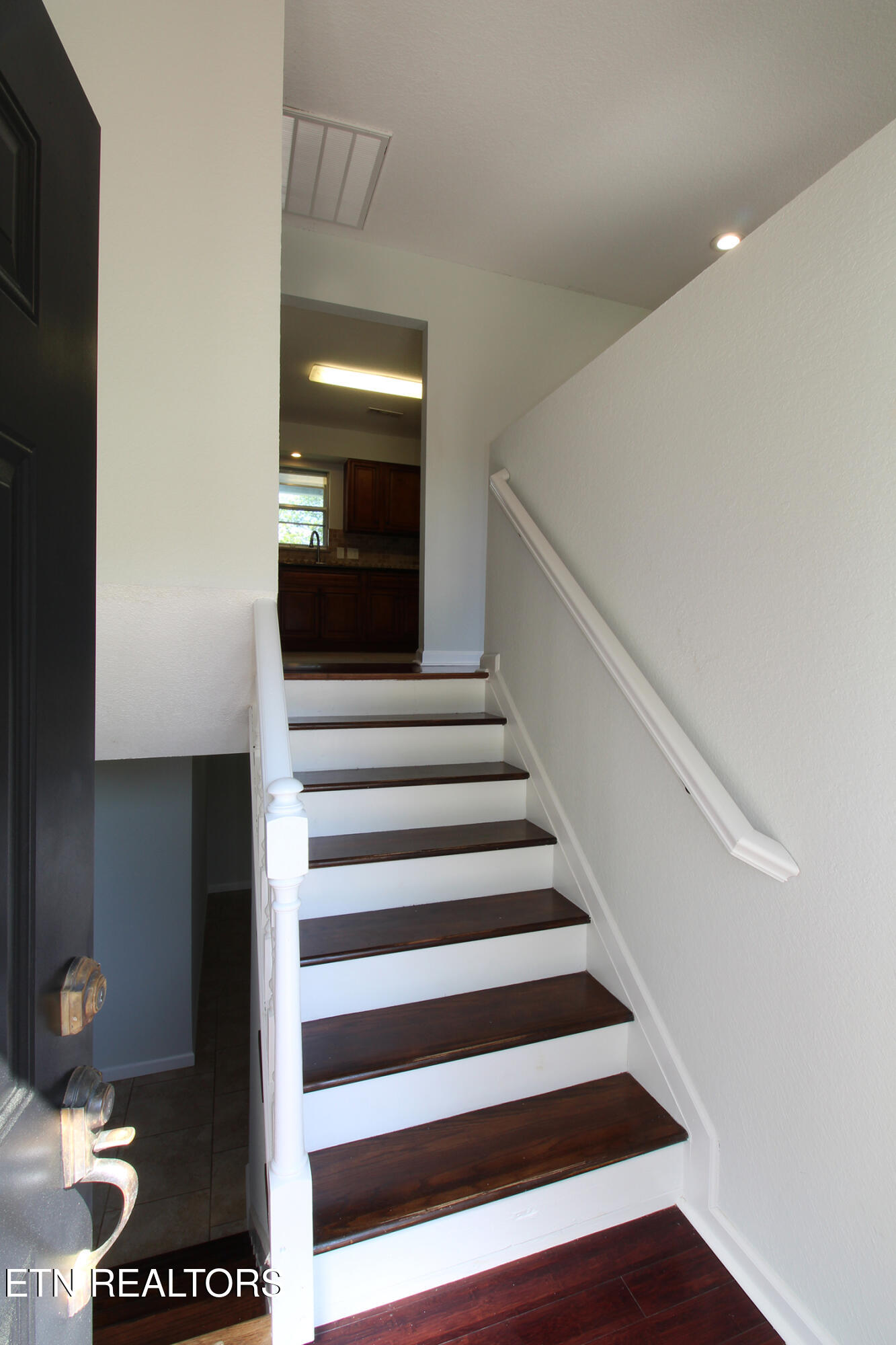 9040 Shallowford Road Knoxville, TN 37923 - Photo 7 of 37 IMG_2380