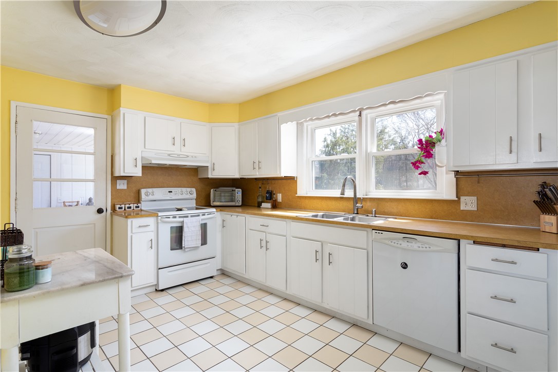 35 Shenandoah Road Warwick, RI 02886 - Photo 12 of 25 Gallery Image 12