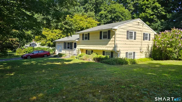 $650,000 | 59 Springwood Drive, Trumbull, CT 06611