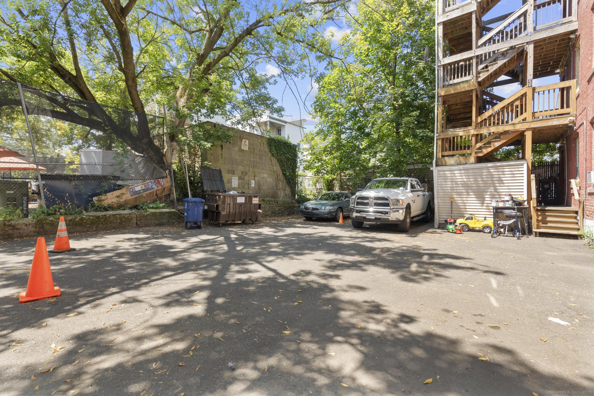 31 Whittier Street Bridgeport, CT 06605 - Photo 11 of 34