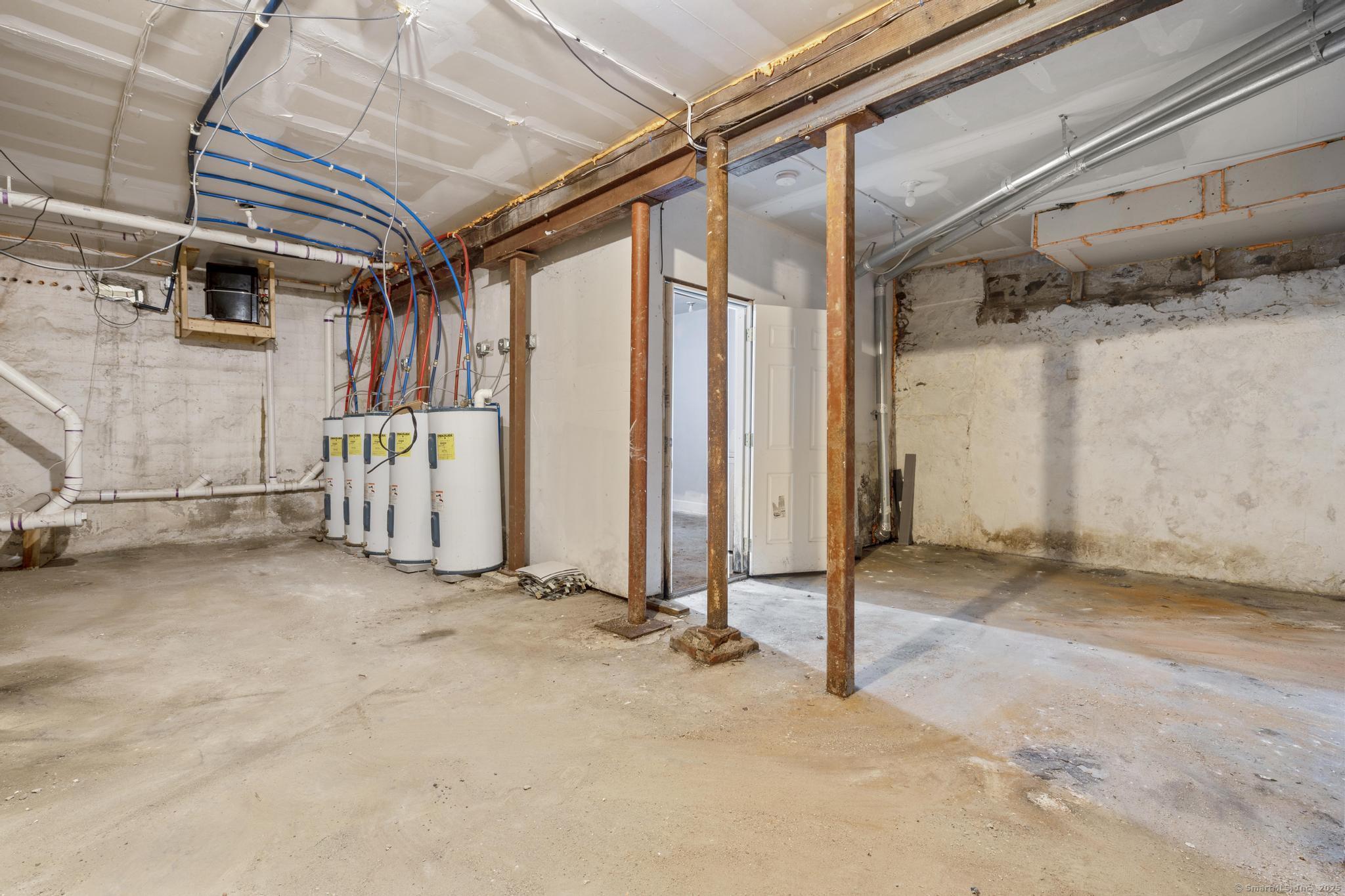 31 Whittier Street Bridgeport, CT 06605 - Photo 13 of 34