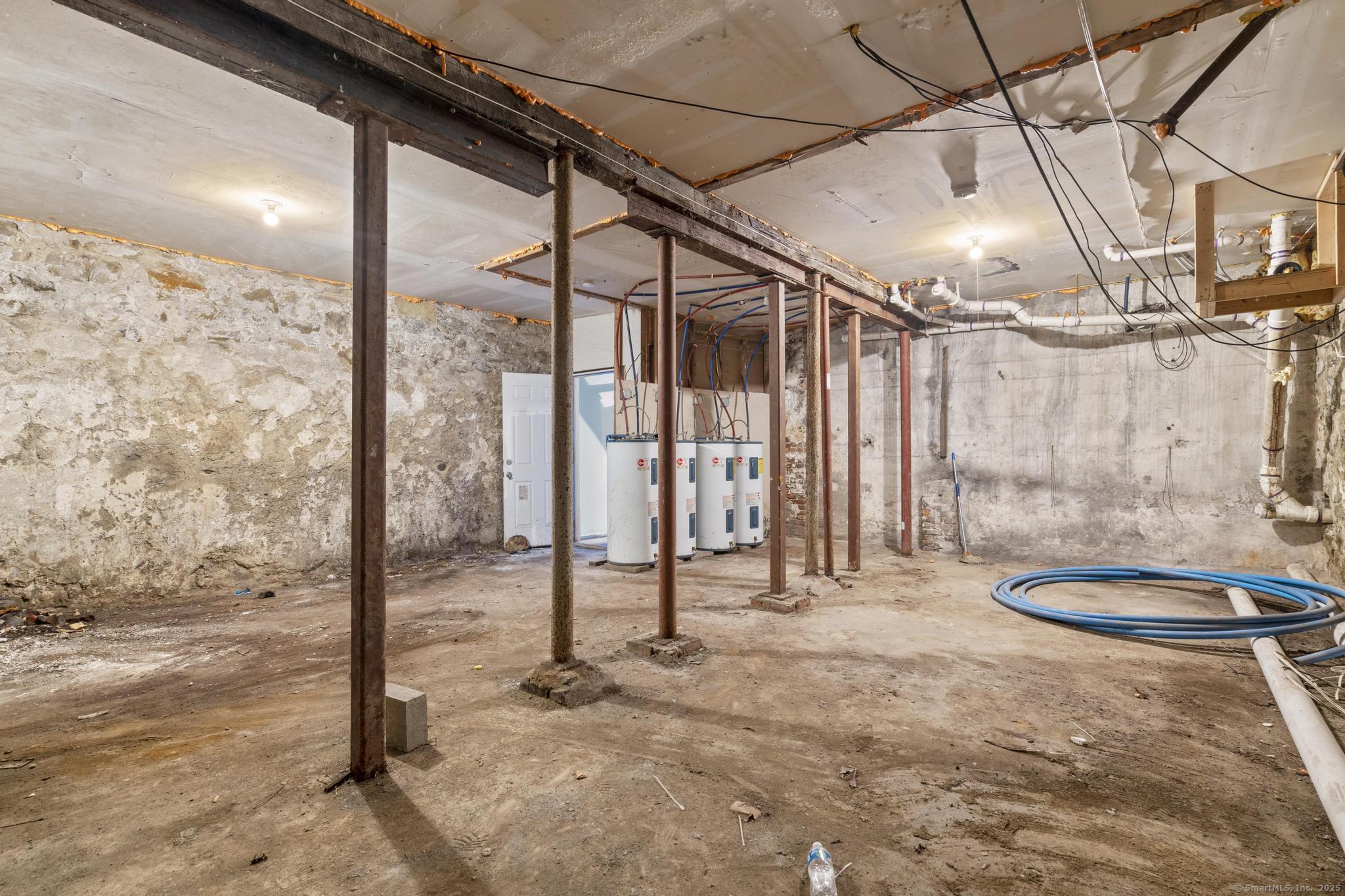 31 Whittier Street Bridgeport, CT 06605 - Photo 16 of 34